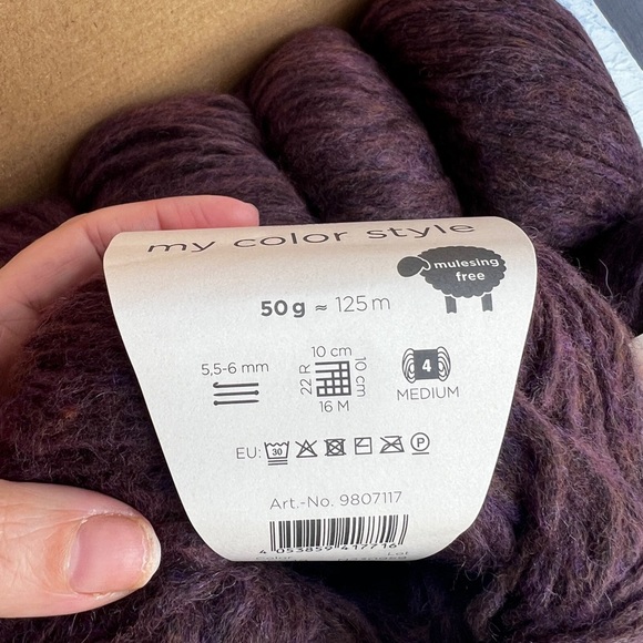 Schachenmayr Freundin Yarn in Deep Purple lot 10 balls - Picture 5 of 8